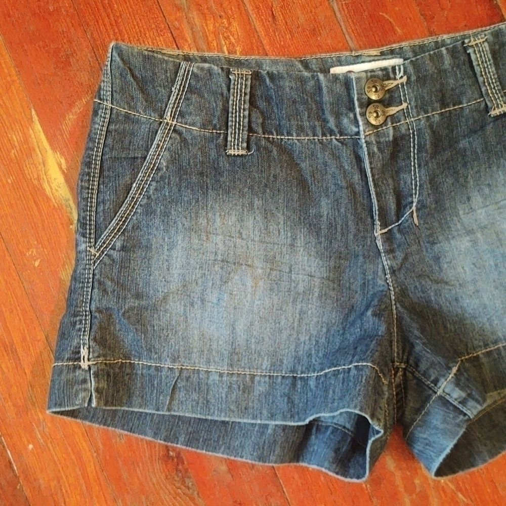 So Dark Wash Mid-Rise Jean Denim Shorts Sz 11 - Picture 2 of 7